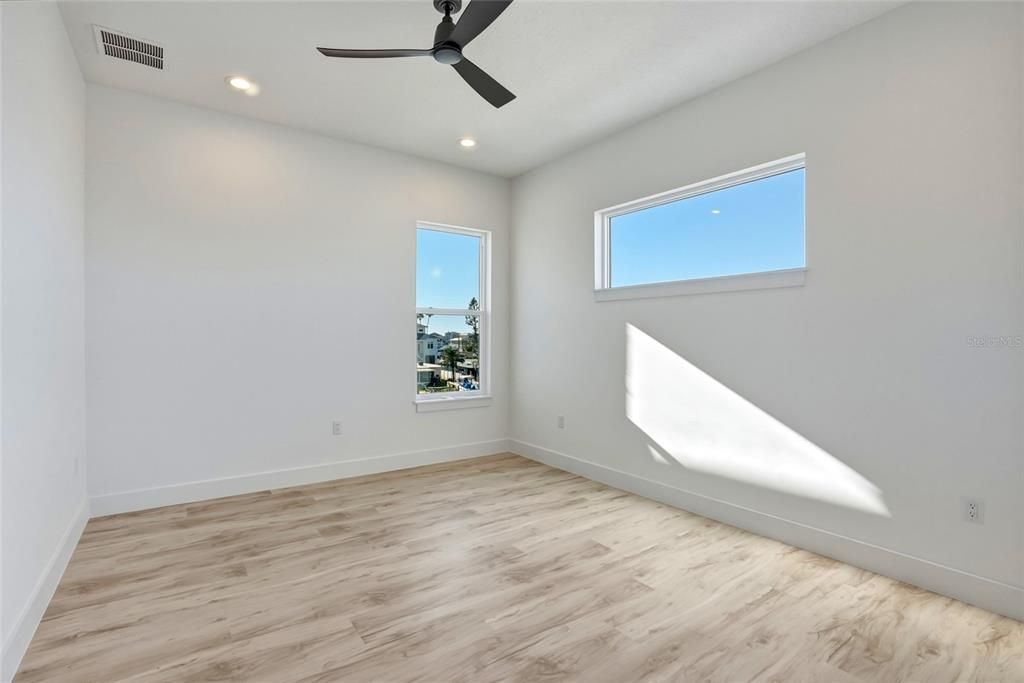 For Sale: $3,449,000 (6 beds, 5 baths, 4848 Square Feet)