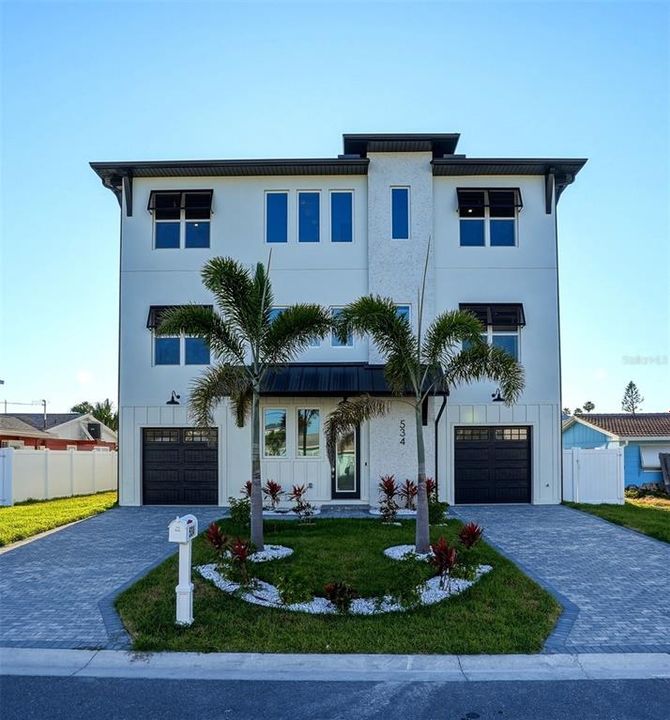 For Sale: $3,449,000 (6 beds, 5 baths, 4848 Square Feet)