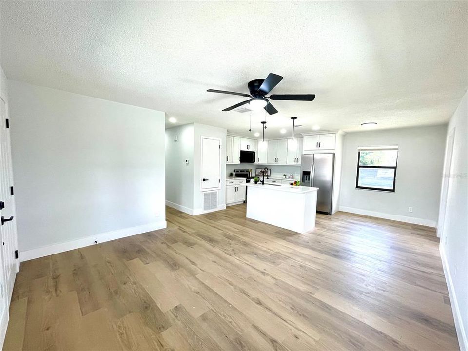 For Sale: $249,000 (3 beds, 2 baths, 1116 Square Feet)