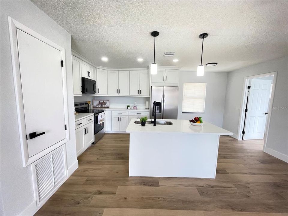 For Sale: $249,000 (3 beds, 2 baths, 1116 Square Feet)