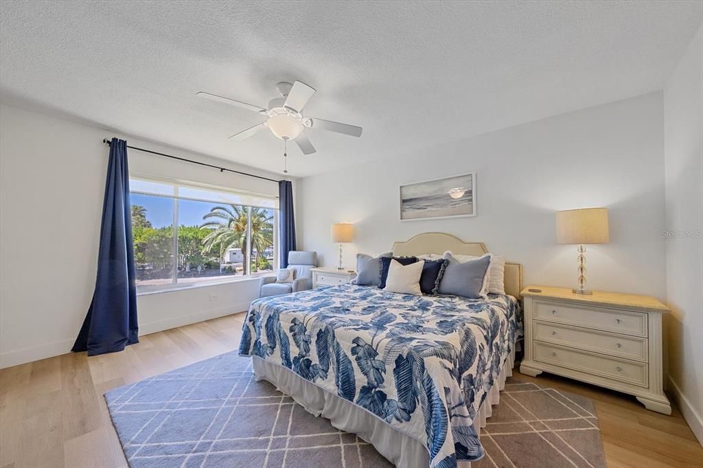 Active With Contract: $899,000 (2 beds, 2 baths, 1492 Square Feet)