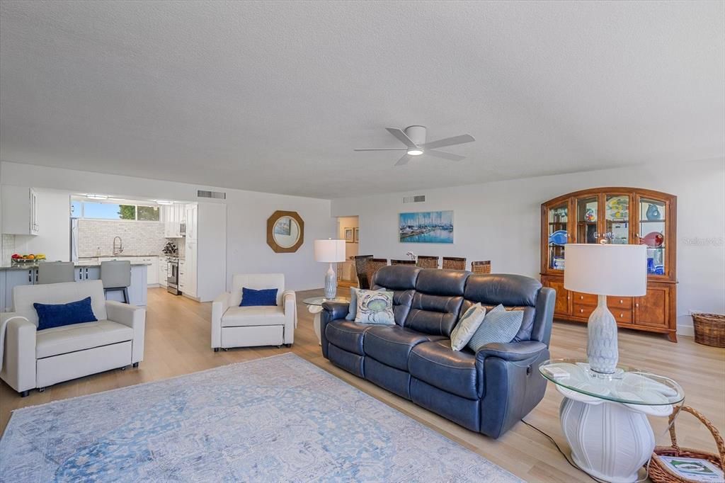 Active With Contract: $899,000 (2 beds, 2 baths, 1492 Square Feet)