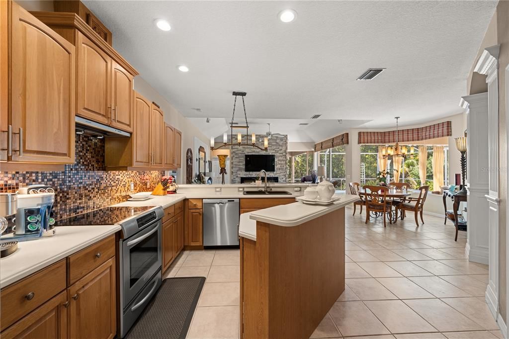 For Sale: $780,000 (4 beds, 3 baths, 2683 Square Feet)