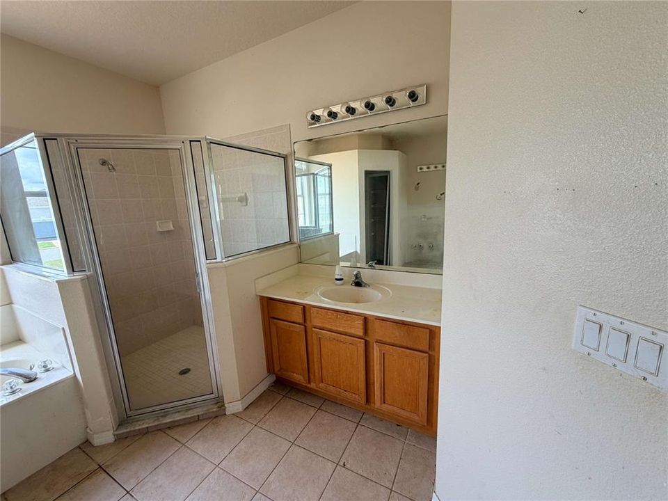 En Venta: $459,900 (4 camas, 2 baños, 2434 Pies cuadrados)