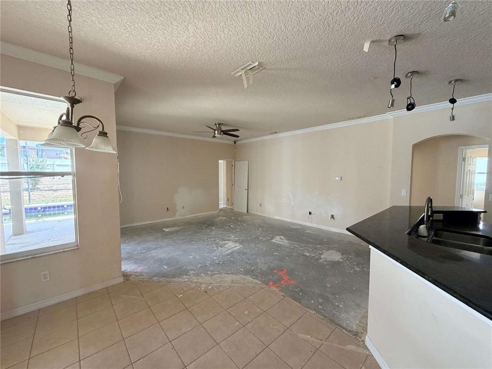 En Venta: $459,900 (4 camas, 2 baños, 2434 Pies cuadrados)