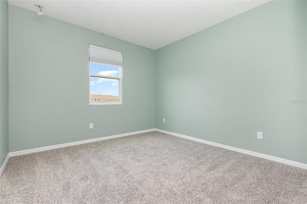 Activo con contrato: $320,000 (3 camas, 2 baños, 2025 Pies cuadrados)