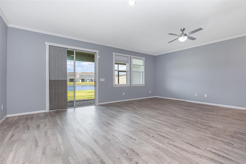 Activo con contrato: $320,000 (3 camas, 2 baños, 2025 Pies cuadrados)