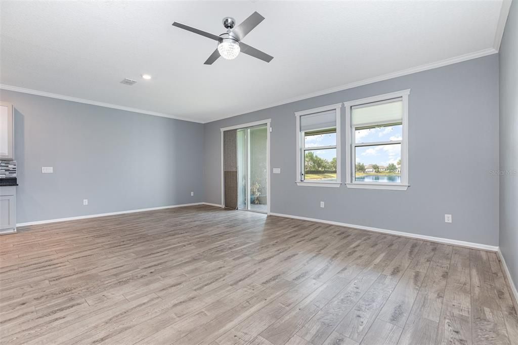 Activo con contrato: $320,000 (3 camas, 2 baños, 2025 Pies cuadrados)