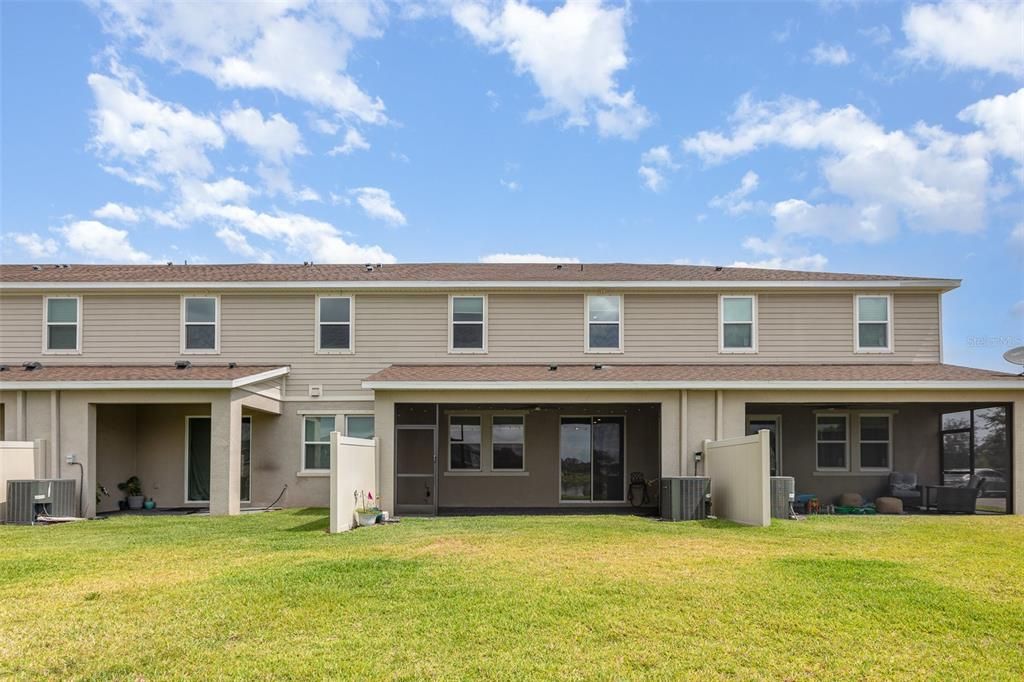 Activo con contrato: $320,000 (3 camas, 2 baños, 2025 Pies cuadrados)