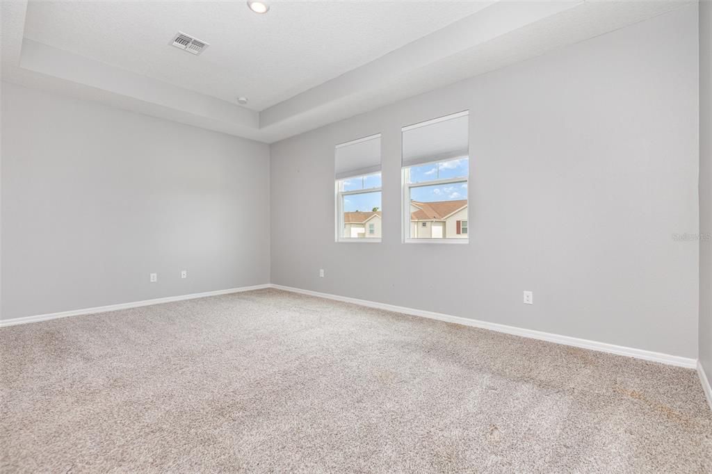 Activo con contrato: $320,000 (3 camas, 2 baños, 2025 Pies cuadrados)