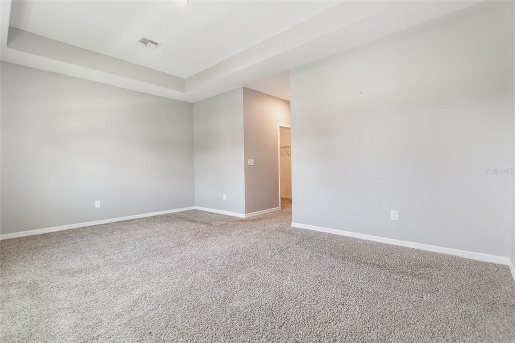 Activo con contrato: $320,000 (3 camas, 2 baños, 2025 Pies cuadrados)