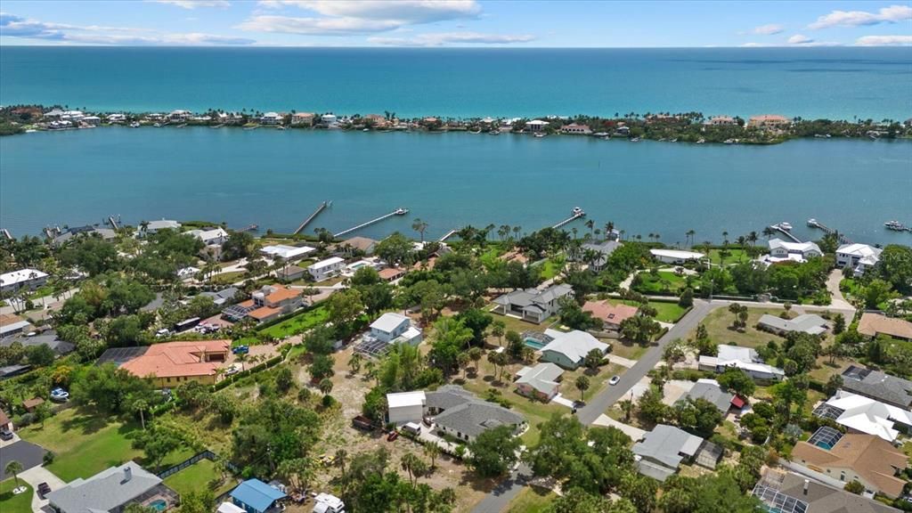 Active With Contract: $925,000 (4 beds, 4 baths, 3521 Square Feet)