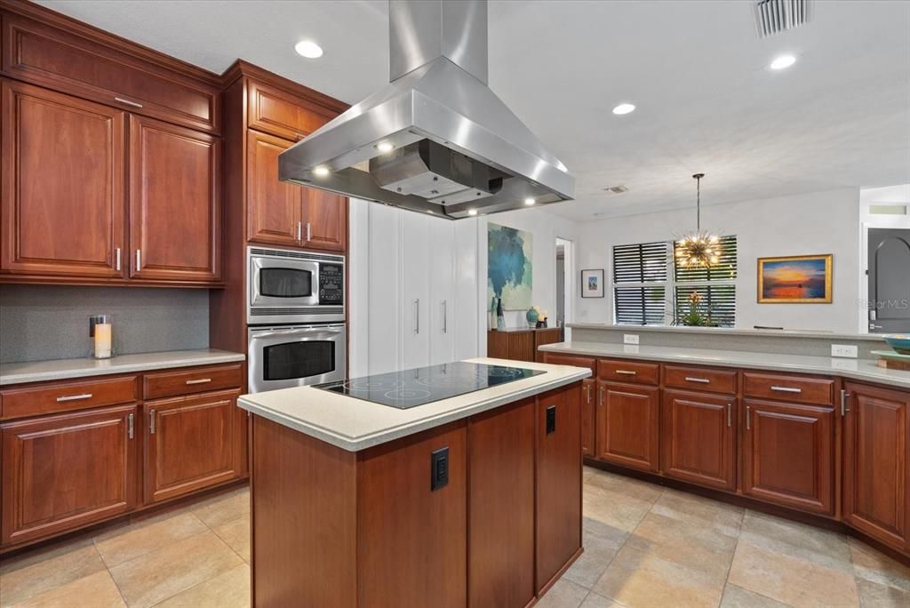 Active With Contract: $925,000 (4 beds, 4 baths, 3521 Square Feet)