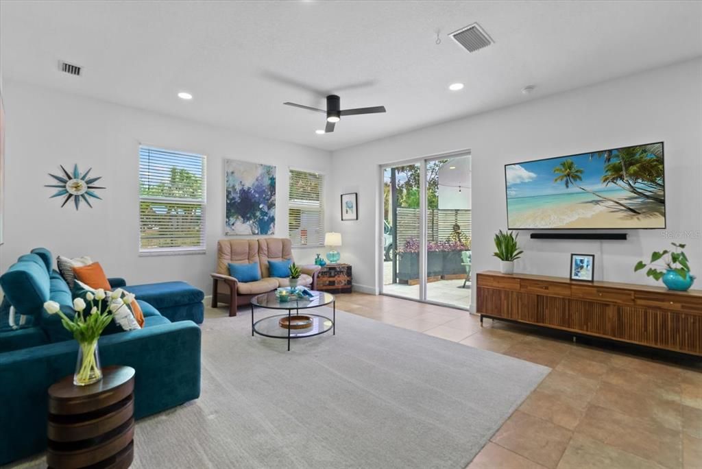 Active With Contract: $925,000 (4 beds, 4 baths, 3521 Square Feet)