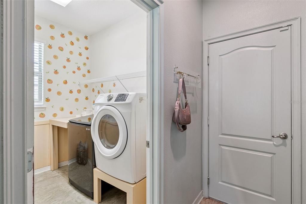 Activo con contrato: $549,000 (4 camas, 3 baños, 2901 Pies cuadrados)