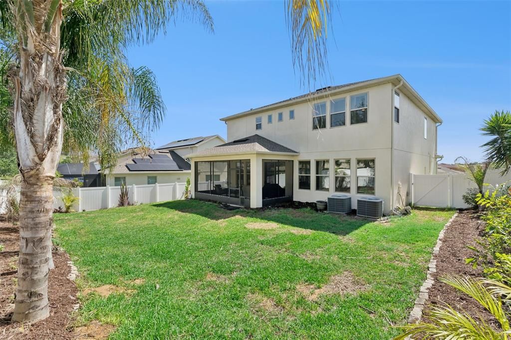 Activo con contrato: $549,000 (4 camas, 3 baños, 2901 Pies cuadrados)