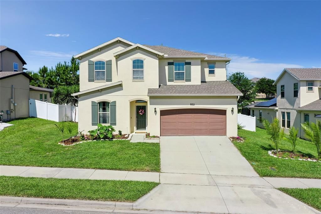 Activo con contrato: $549,000 (4 camas, 3 baños, 2901 Pies cuadrados)