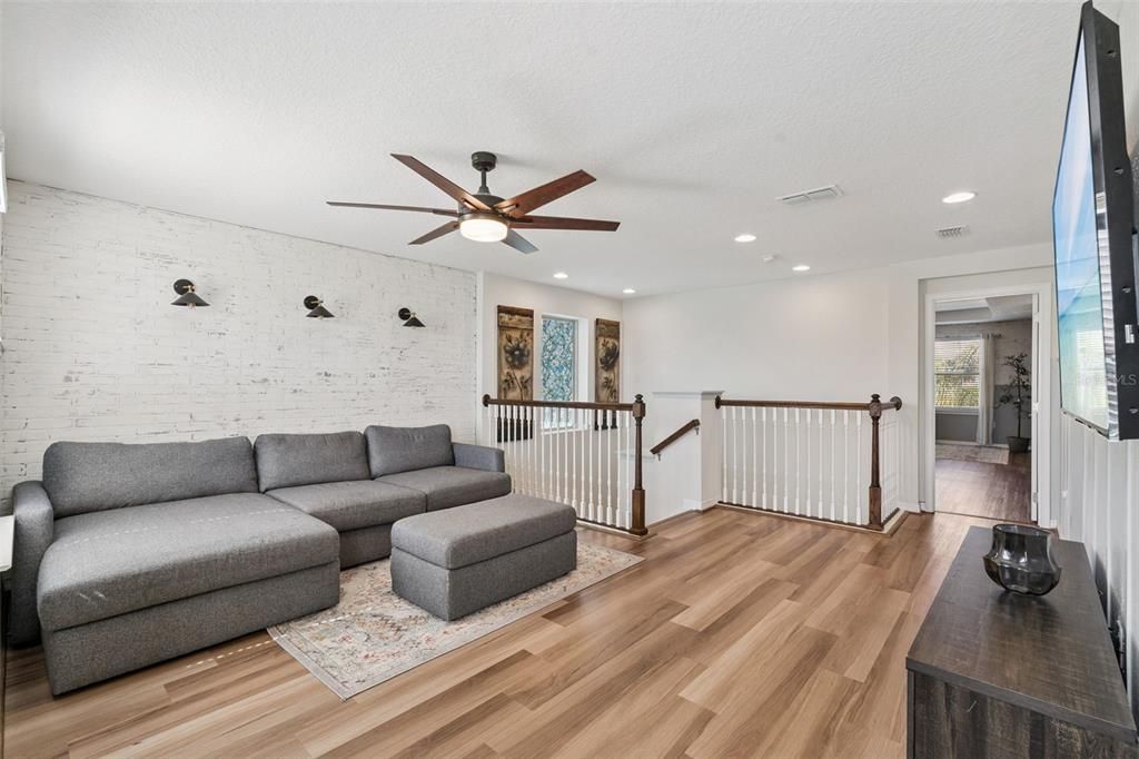 Activo con contrato: $549,000 (4 camas, 3 baños, 2901 Pies cuadrados)