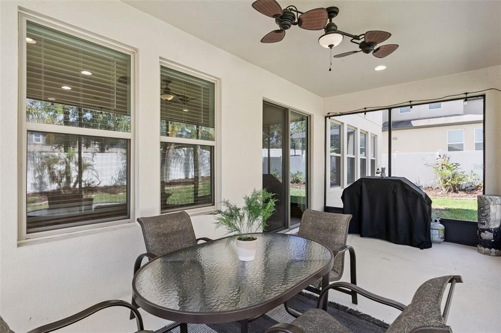 Activo con contrato: $549,000 (4 camas, 3 baños, 2901 Pies cuadrados)
