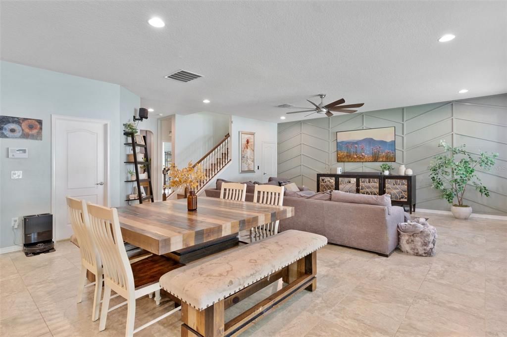 Activo con contrato: $549,000 (4 camas, 3 baños, 2901 Pies cuadrados)