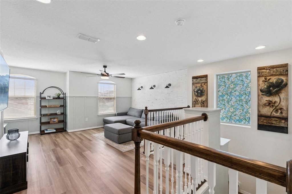 Activo con contrato: $549,000 (4 camas, 3 baños, 2901 Pies cuadrados)