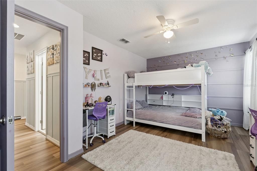 Activo con contrato: $549,000 (4 camas, 3 baños, 2901 Pies cuadrados)