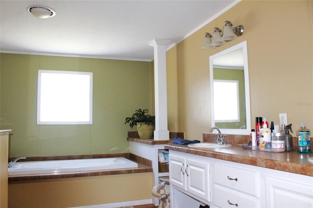 For Sale: $325,000 (3 beds, 2 baths, 1860 Square Feet)