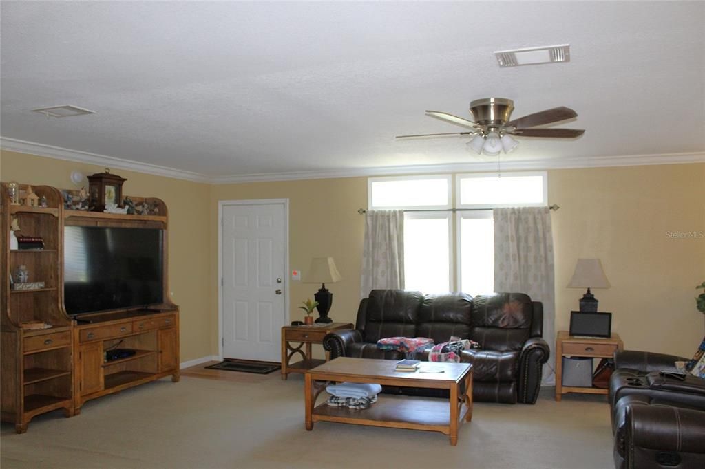 For Sale: $325,000 (3 beds, 2 baths, 1860 Square Feet)