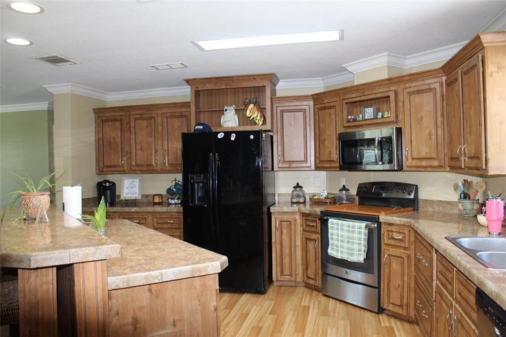 For Sale: $325,000 (3 beds, 2 baths, 1860 Square Feet)