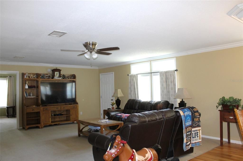 For Sale: $325,000 (3 beds, 2 baths, 1860 Square Feet)