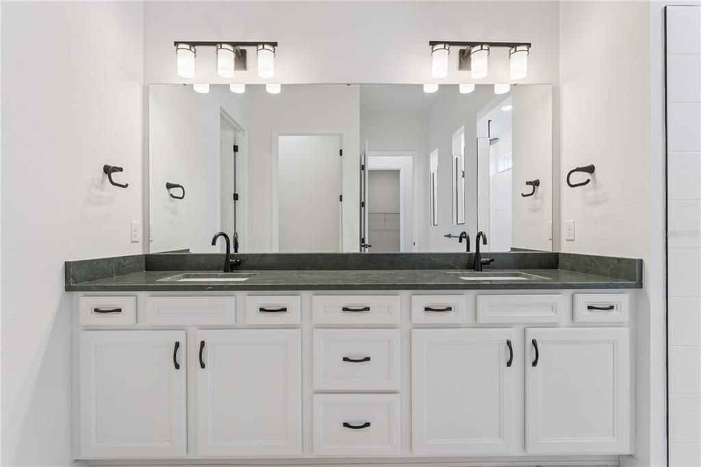 For Sale: $889,000 (3 beds, 3 baths, 2844 Square Feet)