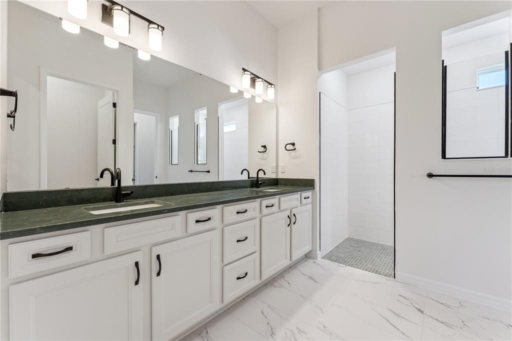 For Sale: $889,000 (3 beds, 3 baths, 2844 Square Feet)