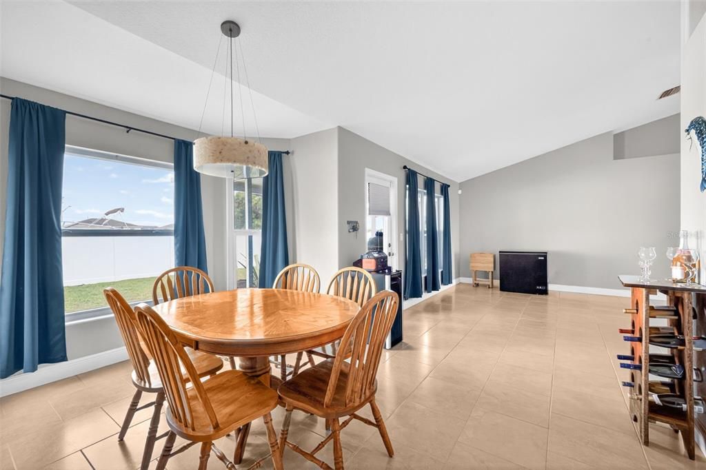 En Venta: $439,900 (4 camas, 2 baños, 2331 Pies cuadrados)