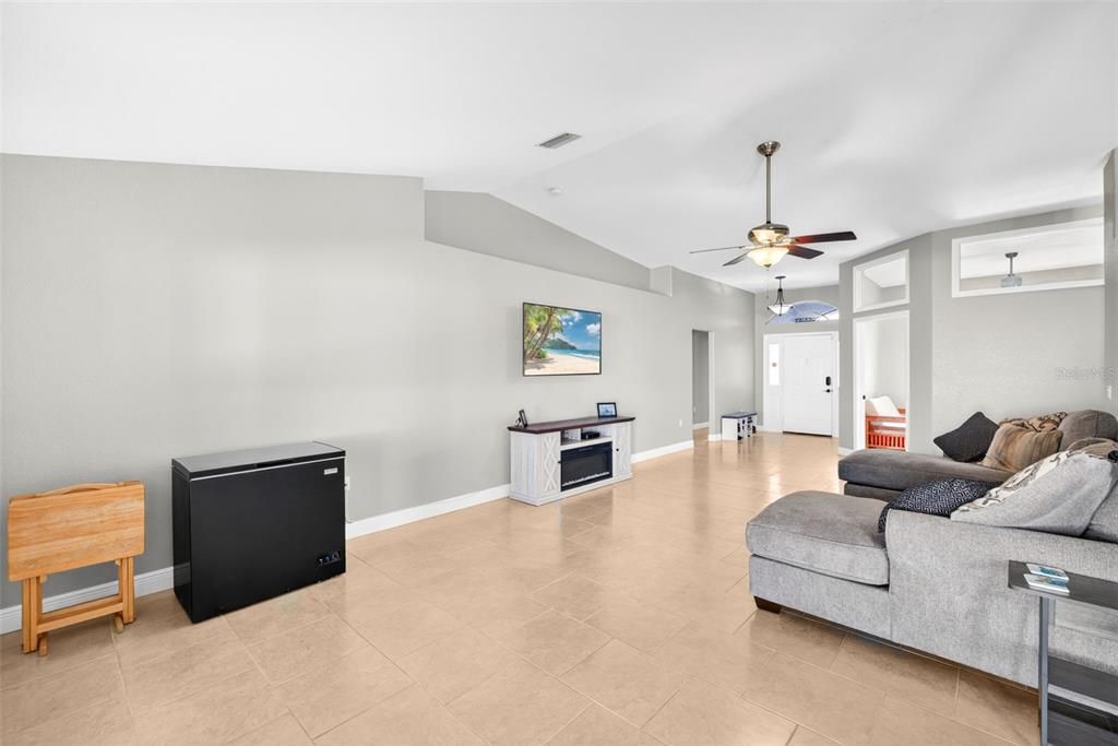 En Venta: $439,900 (4 camas, 2 baños, 2331 Pies cuadrados)