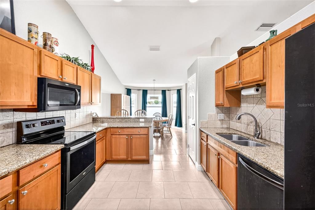 En Venta: $439,900 (4 camas, 2 baños, 2331 Pies cuadrados)