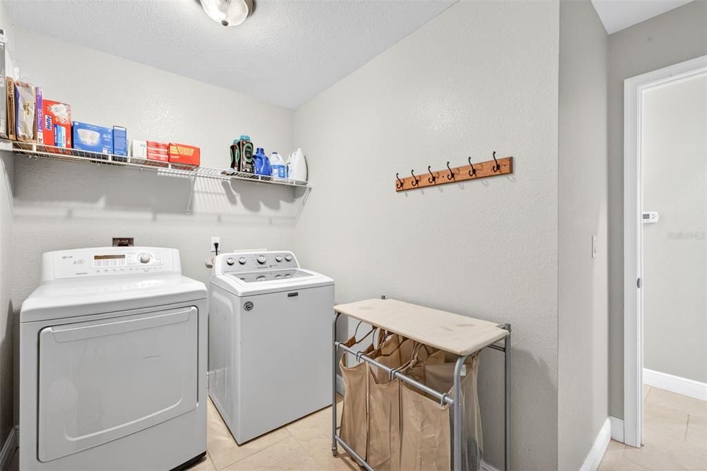 En Venta: $439,900 (4 camas, 2 baños, 2331 Pies cuadrados)