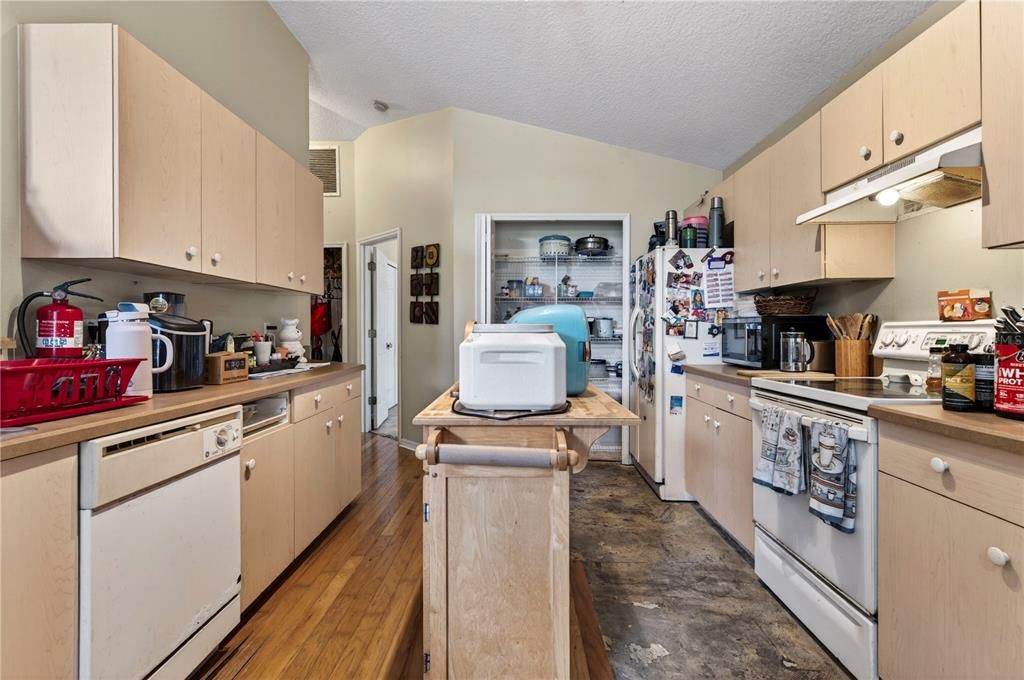 На продажу: $295,000 (3 спален, 2 ванн, 1766 Квадратных фут)