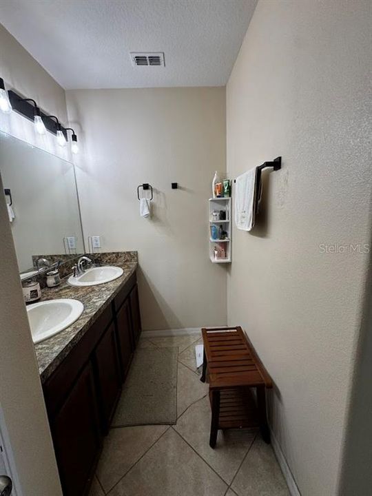 En Renta: $2,500 (5 camas, 3 baños, 2205 Pies cuadrados)
