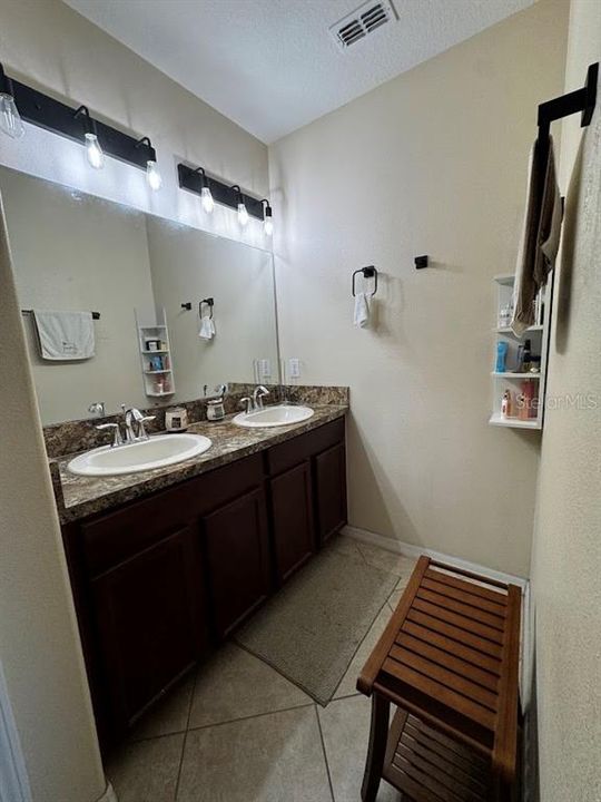 En Renta: $2,500 (5 camas, 3 baños, 2205 Pies cuadrados)