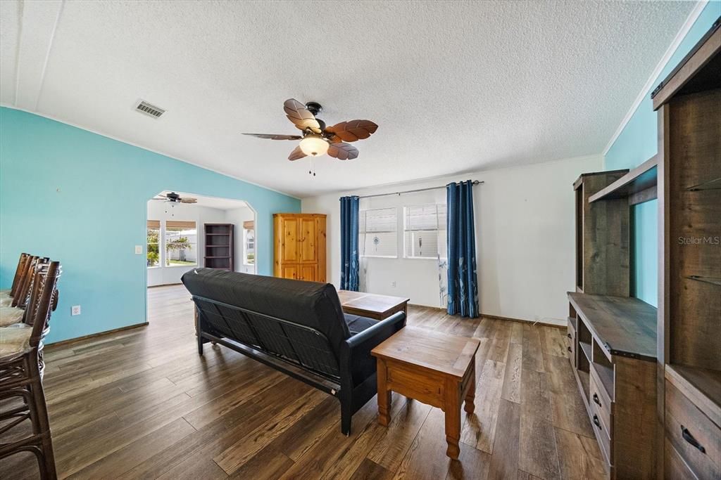For Sale: $199,000 (2 beds, 2 baths, 1522 Square Feet)