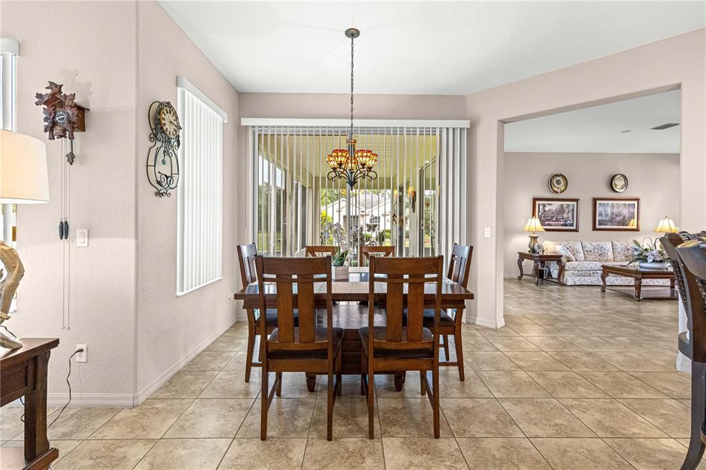 En Venta: $394,900 (3 camas, 2 baños, 2411 Pies cuadrados)
