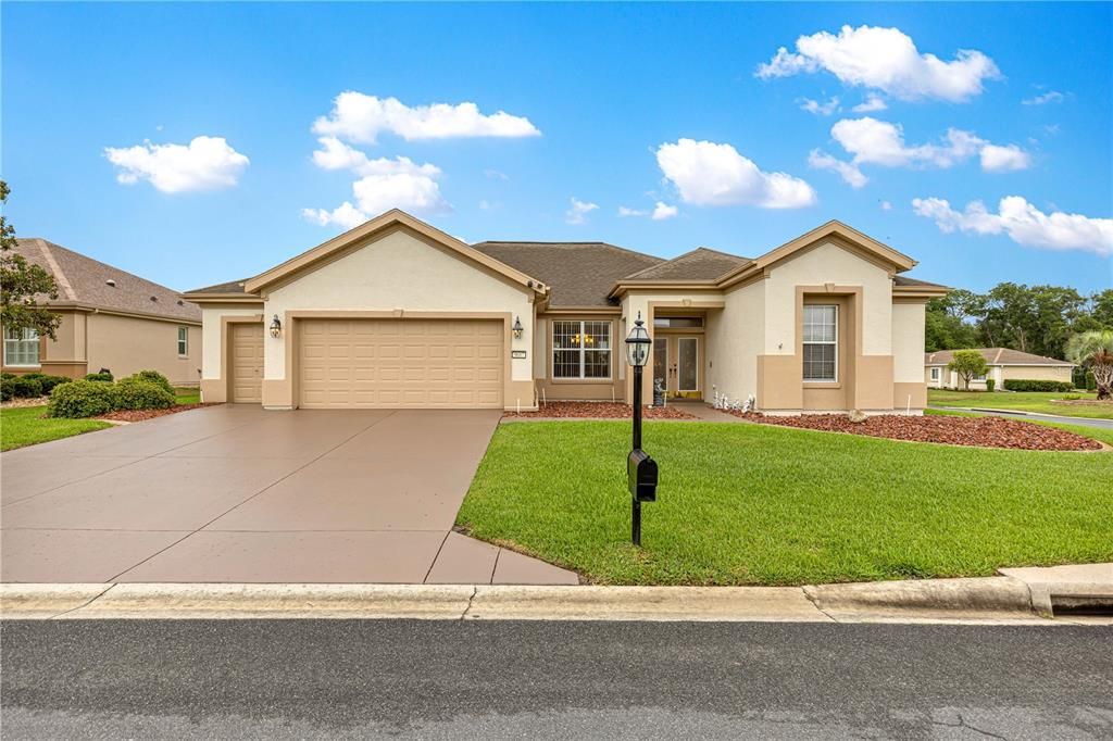 En Venta: $394,900 (3 camas, 2 baños, 2411 Pies cuadrados)