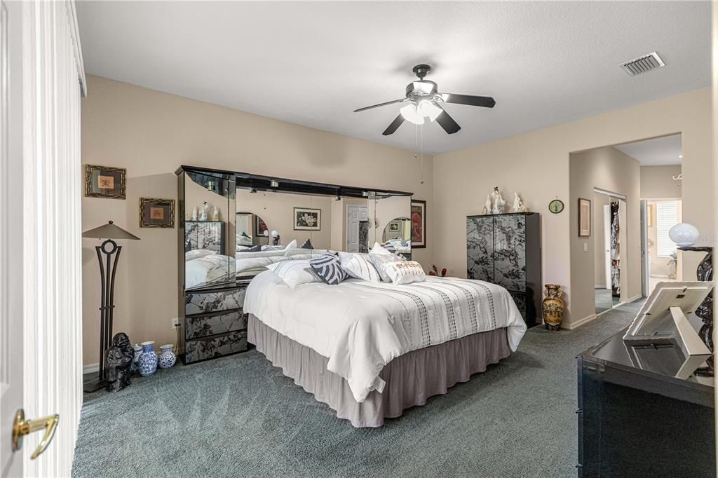 En Venta: $394,900 (3 camas, 2 baños, 2411 Pies cuadrados)
