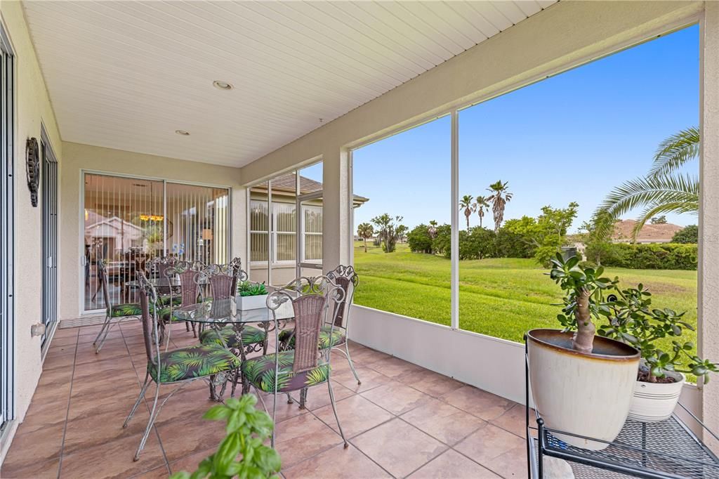 En Venta: $394,900 (3 camas, 2 baños, 2411 Pies cuadrados)