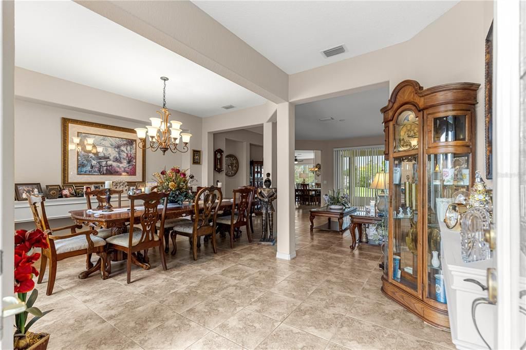 En Venta: $394,900 (3 camas, 2 baños, 2411 Pies cuadrados)