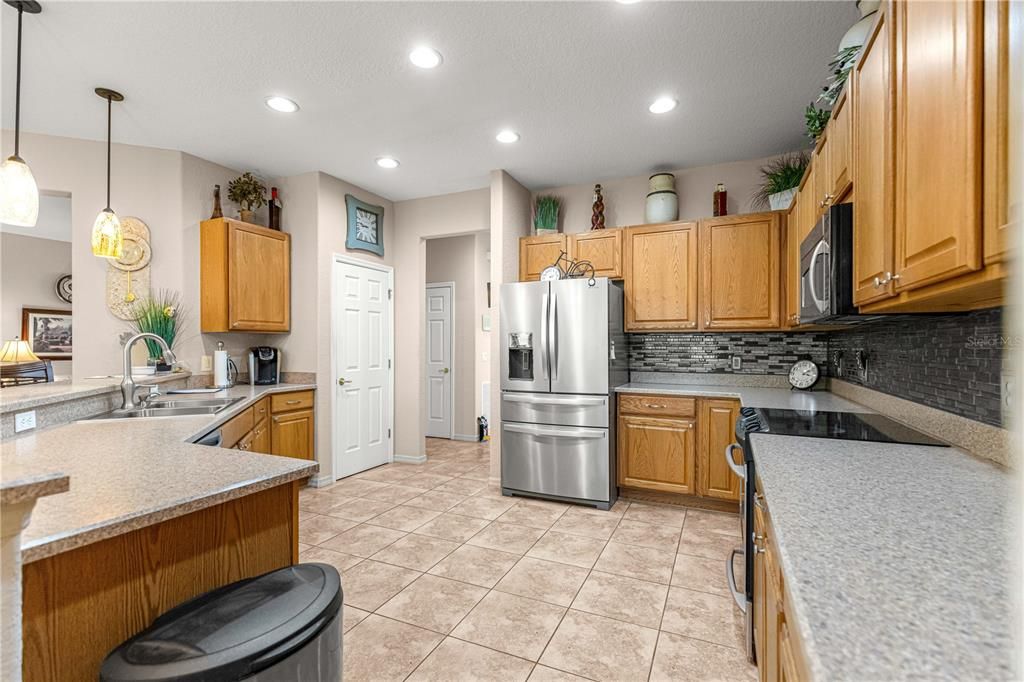 En Venta: $394,900 (3 camas, 2 baños, 2411 Pies cuadrados)