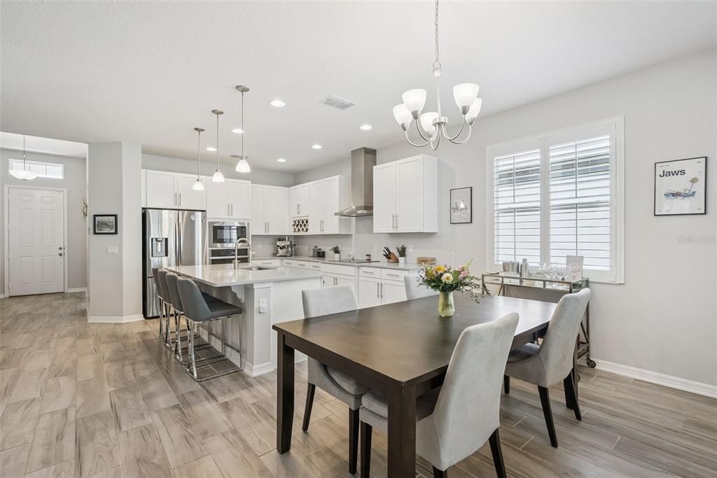 Activo con contrato: $515,000 (4 camas, 3 baños, 2268 Pies cuadrados)