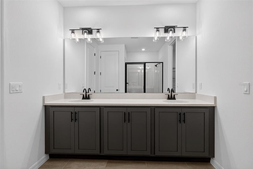 Activo con contrato: $399,990 (4 camas, 3 baños, 2226 Pies cuadrados)