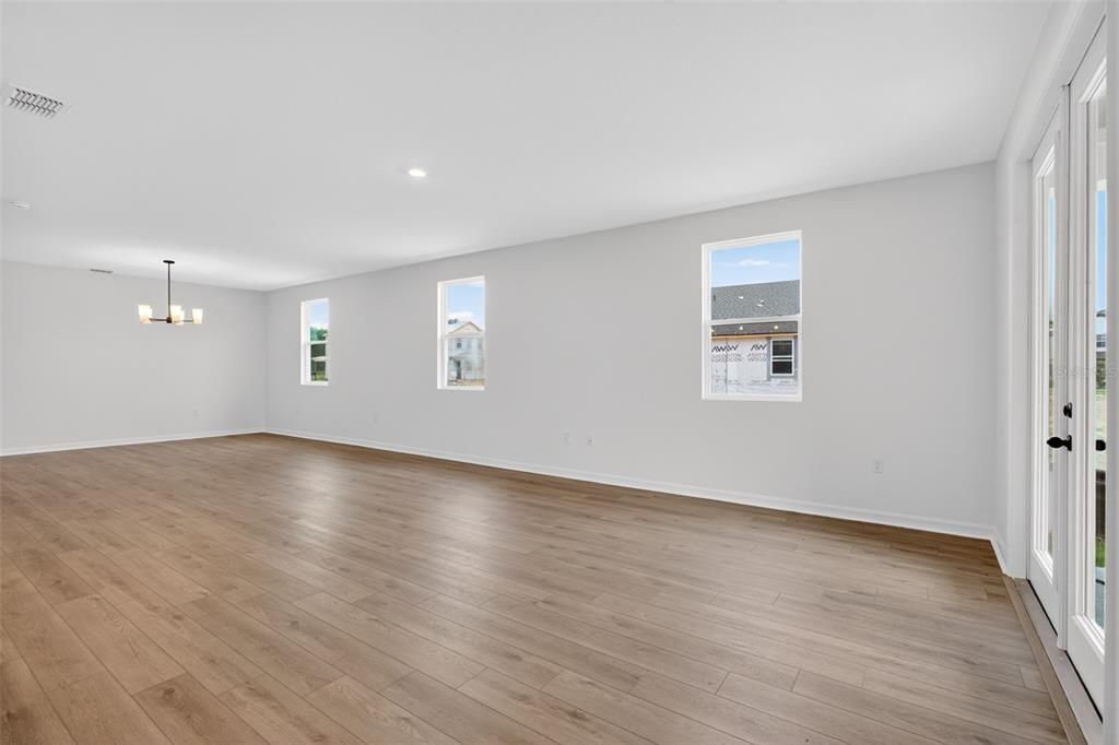 Activo con contrato: $399,990 (4 camas, 3 baños, 2226 Pies cuadrados)