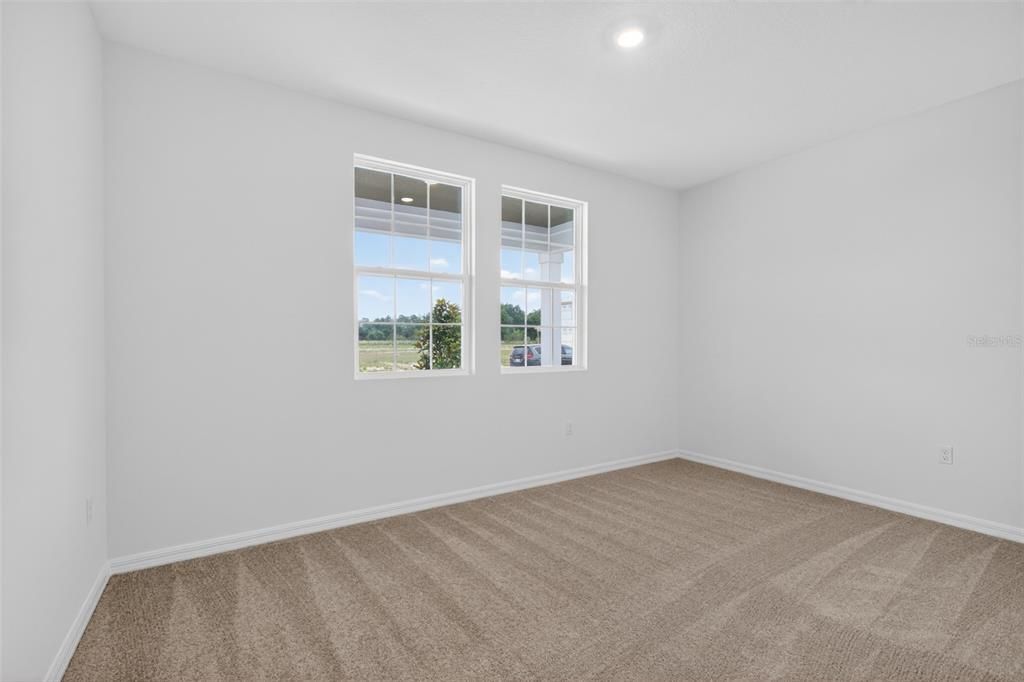 Activo con contrato: $399,990 (4 camas, 3 baños, 2226 Pies cuadrados)